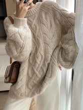 Übergroßer Zopfmusterpullover